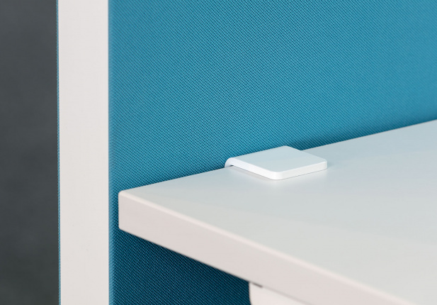 Kubik_desk_50_Hintertisch_klemme