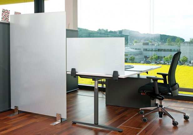 Transluxo_Wall_25_am_tisch_1