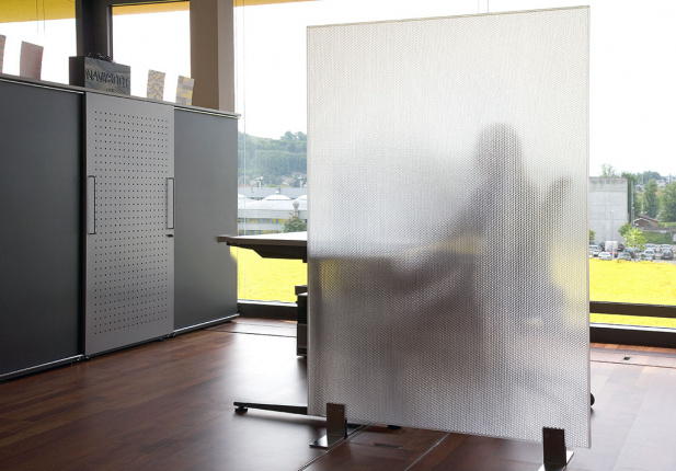 Transluxo_Wall_25_am_tisch_5